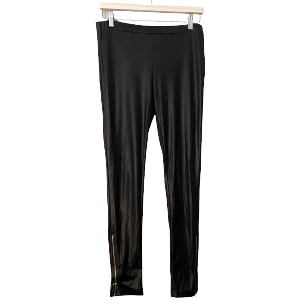 Miley Cyrus leggings